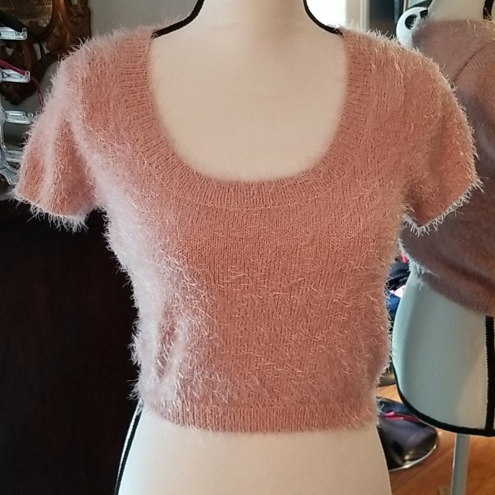 3/25$ FOREVER 21  CROPPED FUZZY SWEATER